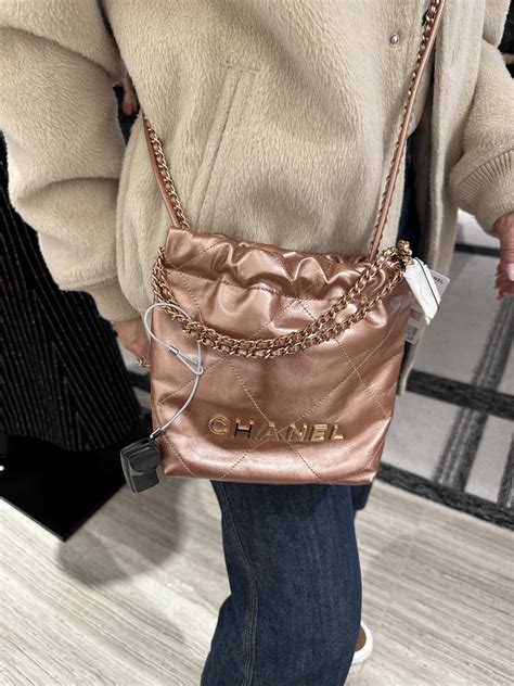 CHANEL 22 BAG UPDATE: SMALL vs MINI Comparison, Side 